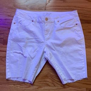 shorts with raw hem